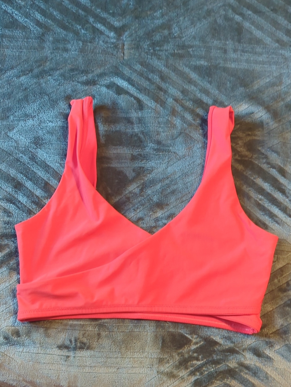 Fabletics V-Neck Seamless Sports Bralette - Red